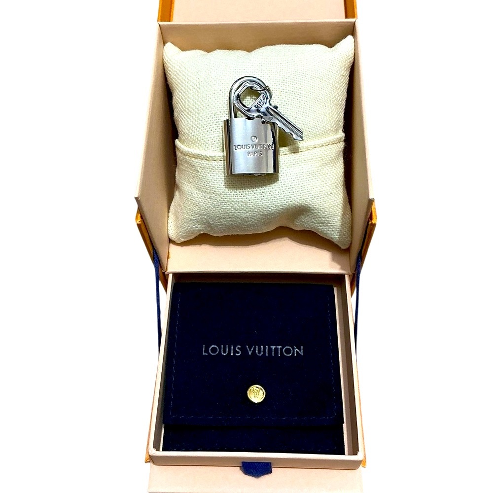 LOUIS VUITTON Silver Lock and Key Set 315 Excellent Condition - Picture 5 of 15